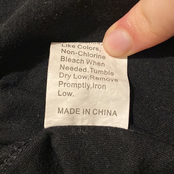 “The Great Wave off Kanagawa” Black T-Shirt (Size L) - Picture 6 of 8